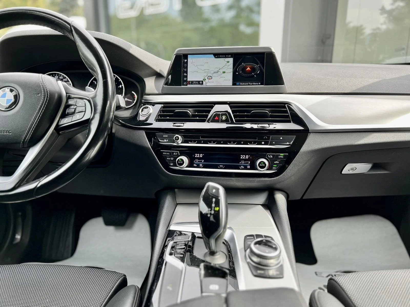 BMW 520 xDrive  , снимка 9 - Автомобили и джипове - 54077550