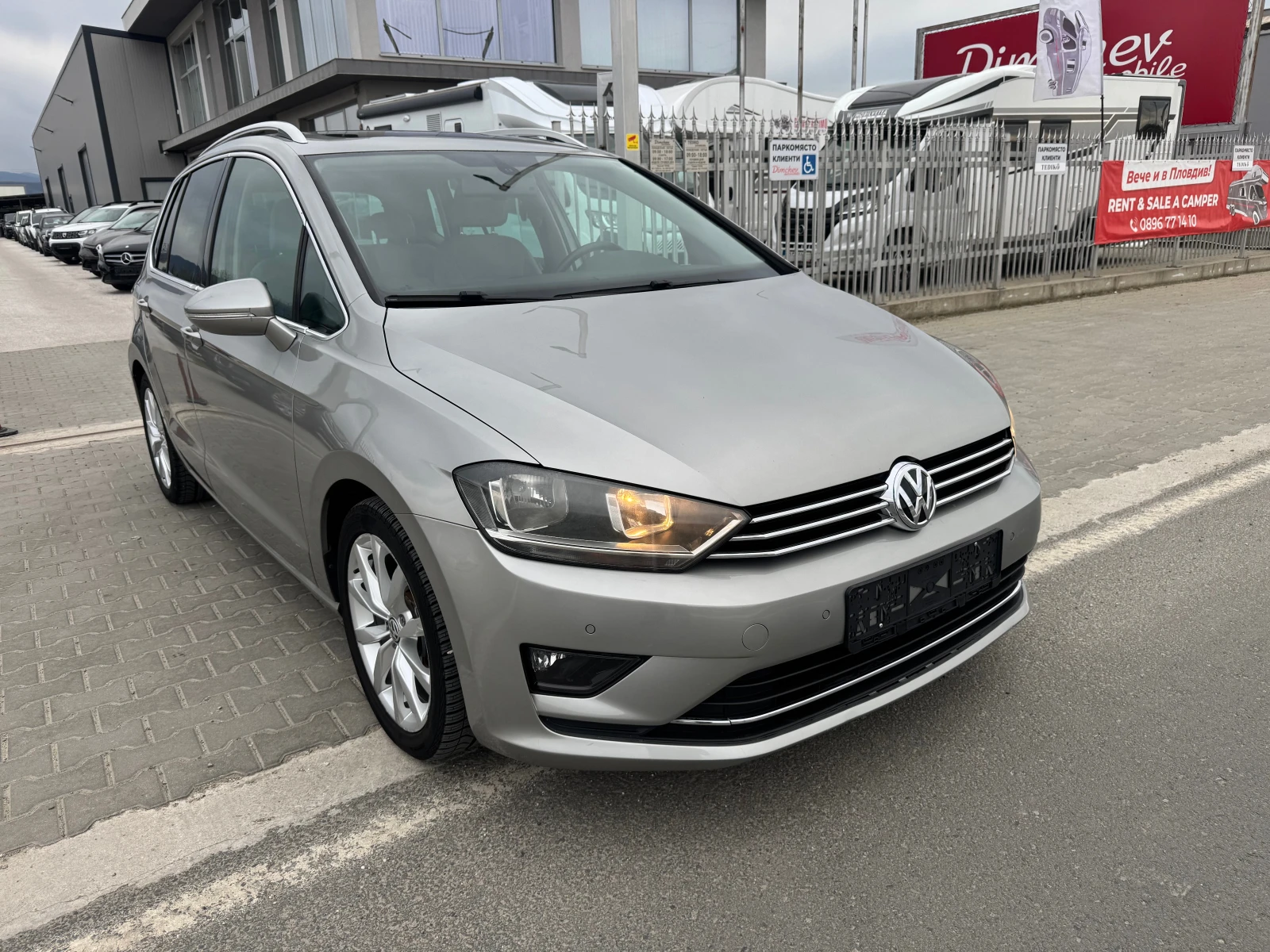 VW Golf Sportsvan, снимка 2 - Автомобили и джипове - 54157273