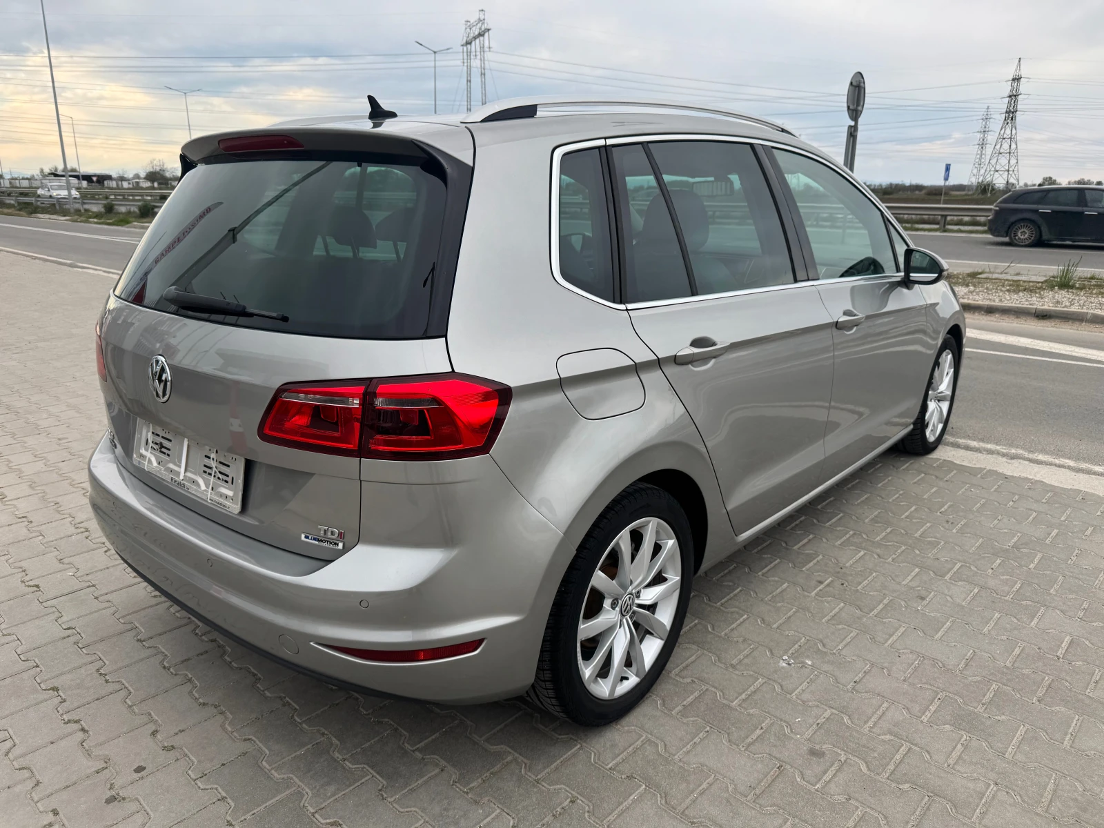 VW Golf Sportsvan, снимка 6 - Автомобили и джипове - 54157273