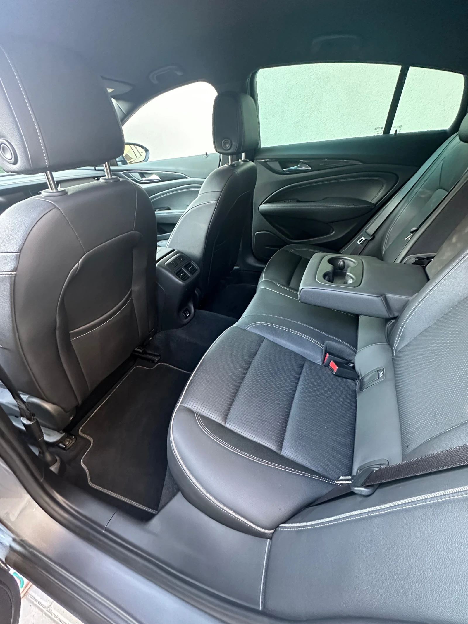 Opel Insignia, снимка 5 - Автомобили и джипове - 54282195