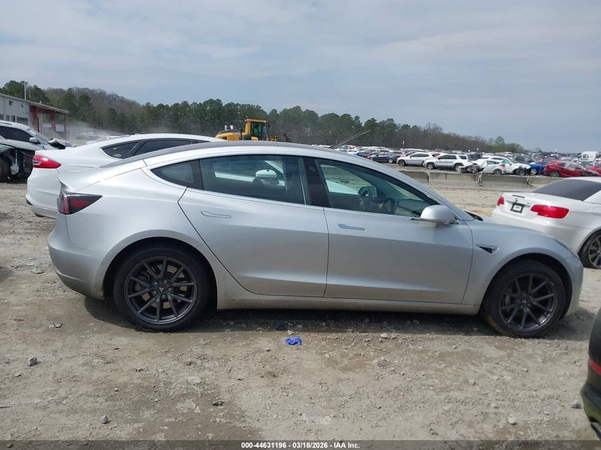 Tesla Model 3, снимка 12 - Автомобили и джипове - 54383897