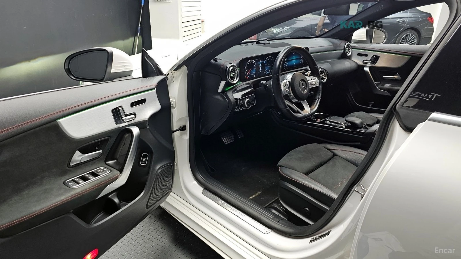 Mercedes-Benz CLA 250 4MATIC* AMBIENT* ПАНО* КАМЕРИ* АЛКАНТАРА* , снимка 8 - Автомобили и джипове - 54762900