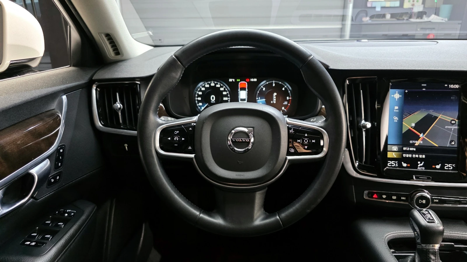 Volvo S90 Momentum* HeadUp* Navi* Camera* , снимка 8 - Автомобили и джипове - 55251770