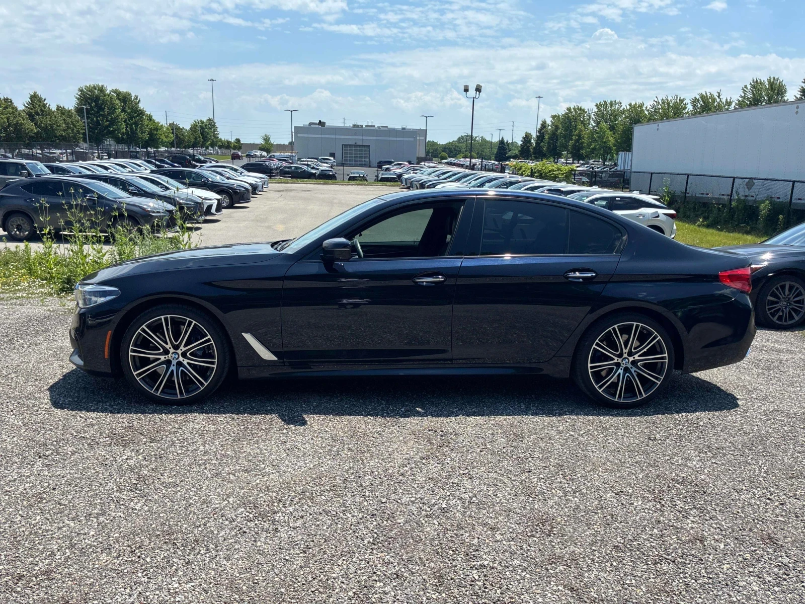BMW 540 INDIVIDUAL * ОБДУХВАНЕ * H/K * HEAD UP* ПАНОРАМА , снимка 4 - Автомобили и джипове - 55254583