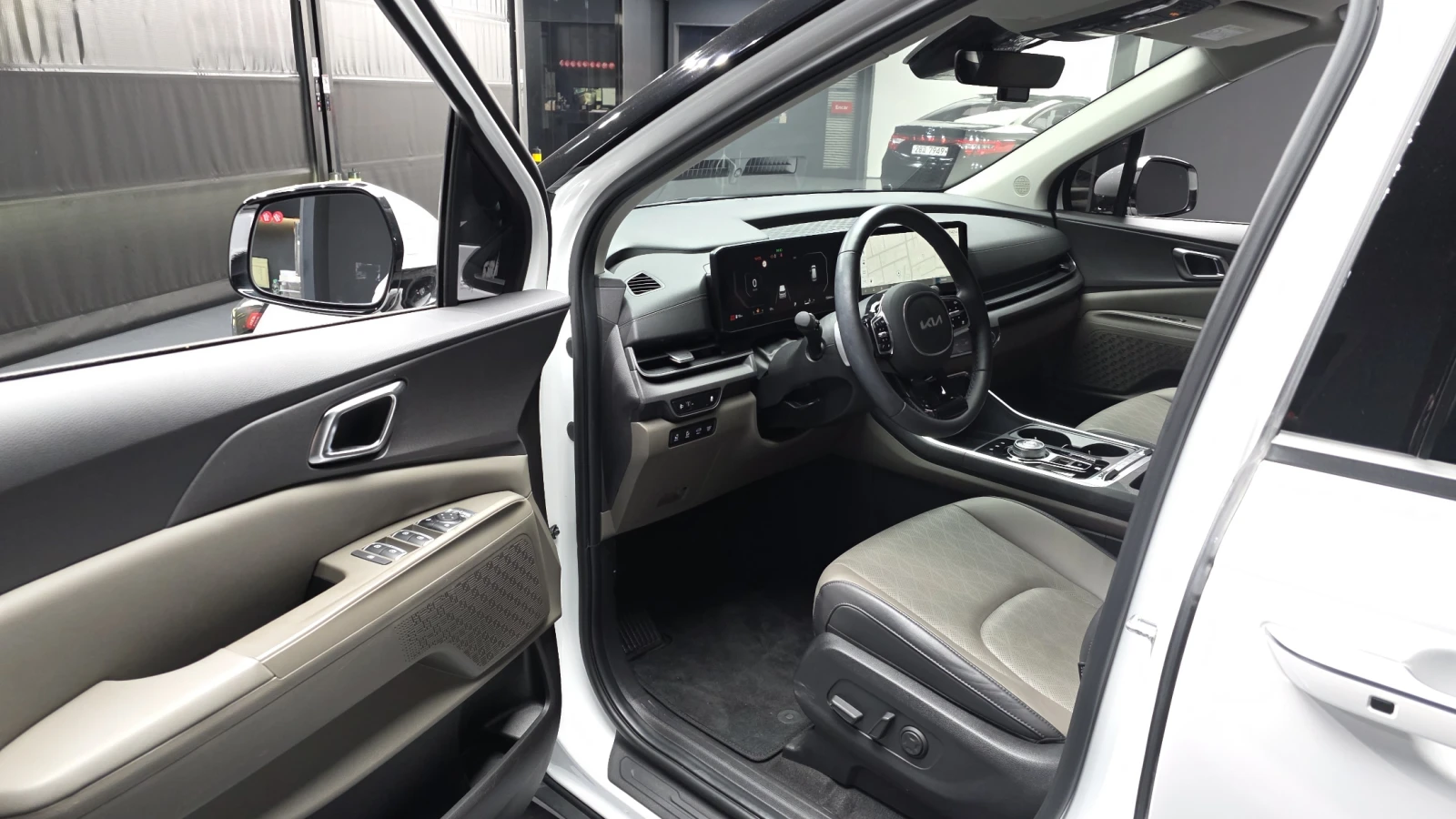 Kia Carnival ЕЛ. БАГАЖНИК* BLIND SPOT* 360* КРАЙНА ЦЕНА, снимка 10 - Автомобили и джипове - 55872553