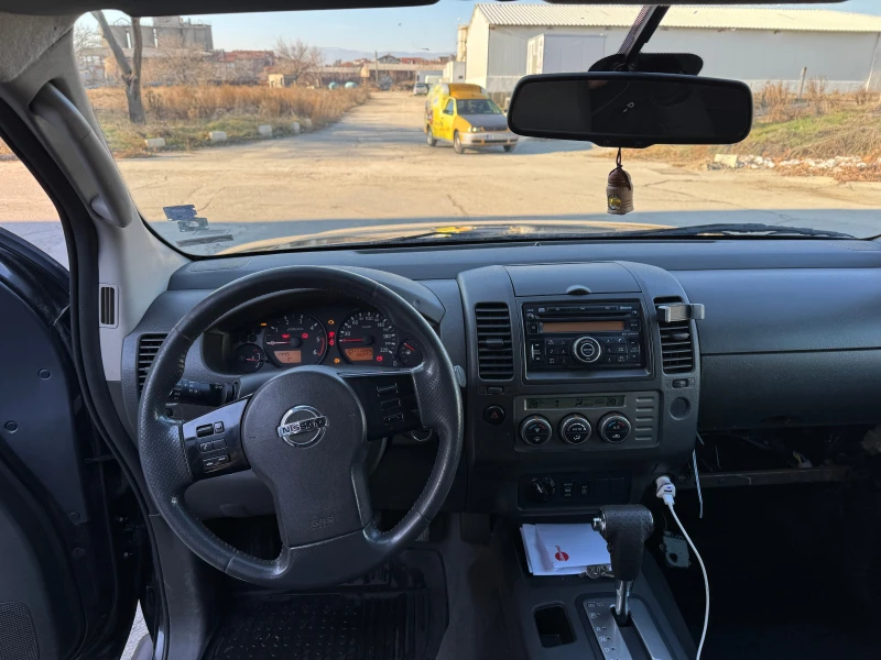 Nissan Navara 2.5 d, снимка 9 - Автомобили и джипове - 48627957