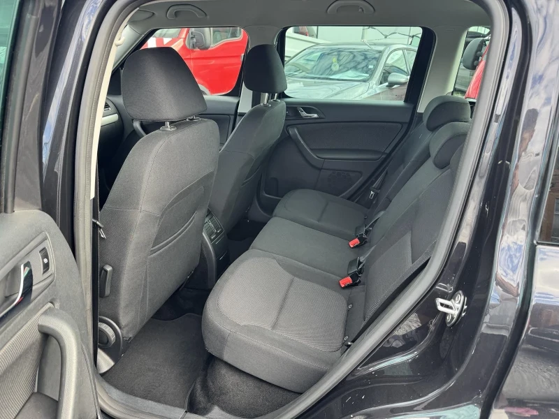 Skoda Yeti 2.0 TDI 4x4, снимка 10 - Автомобили и джипове - 52370197