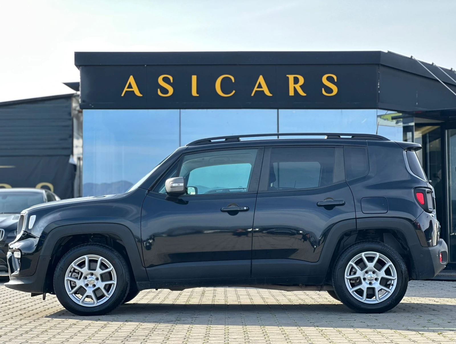 Jeep Renegade / PLUG-IN HYBRID / 30000 KM / 4XE / LIMITED / - изображение 2