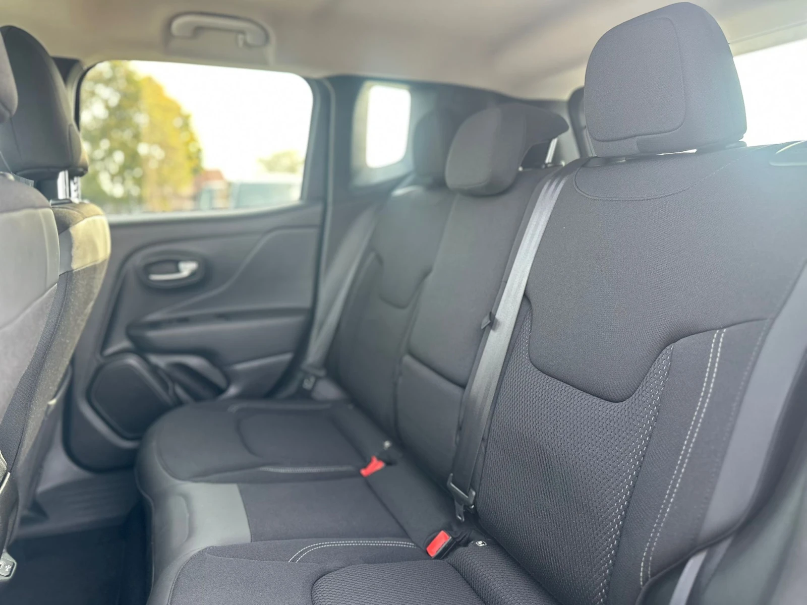 Jeep Renegade / PLUG-IN HYBRID / 30000 KM / 4XE / LIMITED / - изображение 10