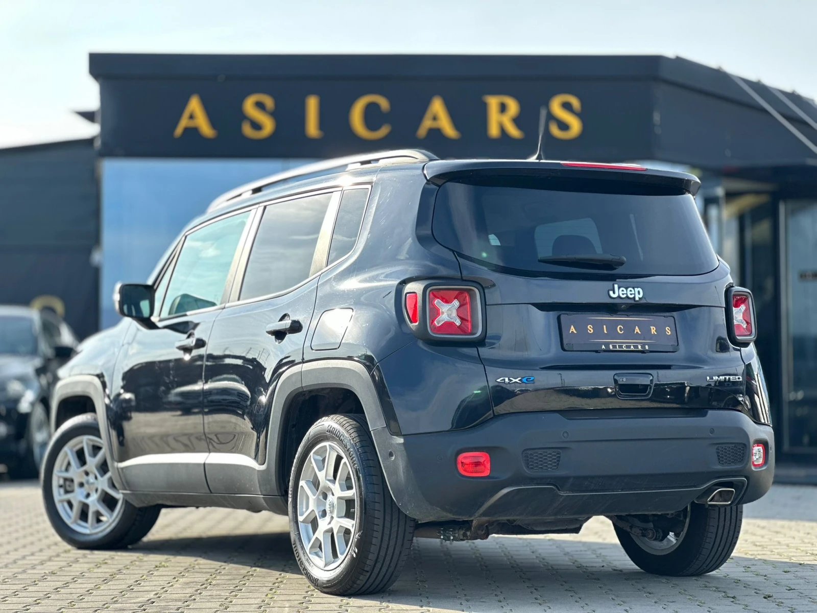Jeep Renegade / PLUG-IN HYBRID / 30000 KM / 4XE / LIMITED / - изображение 3