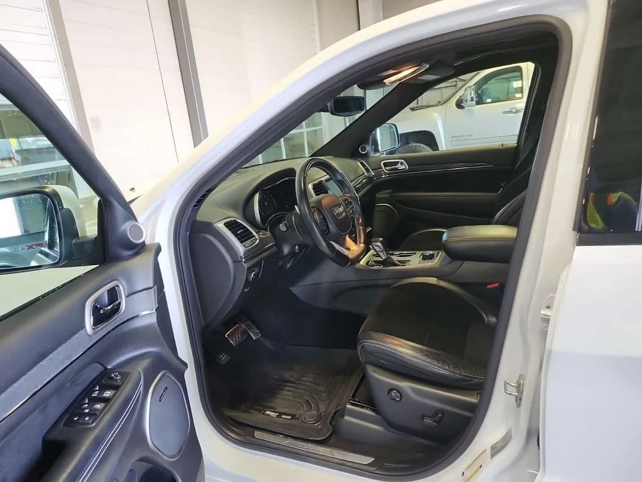 Jeep Grand cherokee SRT| HARMAN/KARDON| ���������| ��������| CARFAX | Mobile.bg � ����������� 8