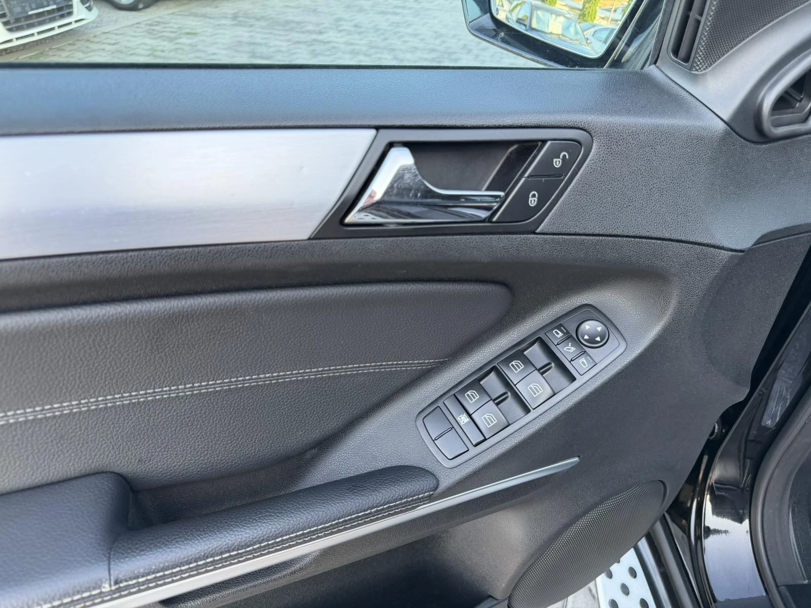Mercedes-Benz ML 320 SPORT PAKET* FACELIFT* NAVI* TOP* , снимка 12 - Автомобили и джипове - 55450869