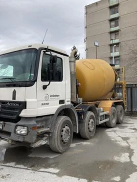       Mercedes Actros 3236