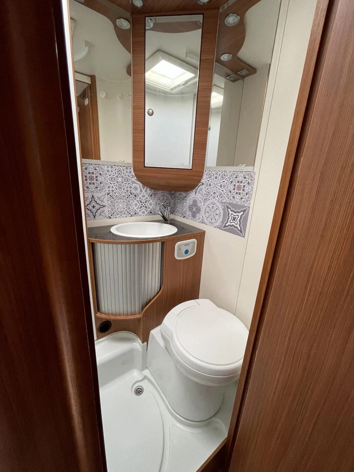 Кемпер Adria MATRIX M680SP, снимка 14 - Каравани и кемпери - 56650898