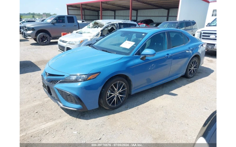 Toyota Camry SE * AWD * 2.5l * LED * Distronic, снимка 3 - Автомобили и джипове - 47466592