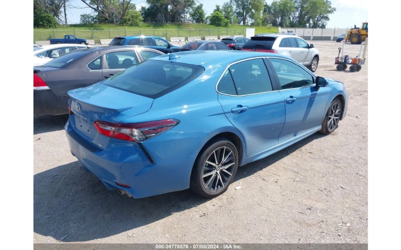 Toyota Camry SE * AWD * 2.5l * LED * Distronic, снимка 8 - Автомобили и джипове - 47466592