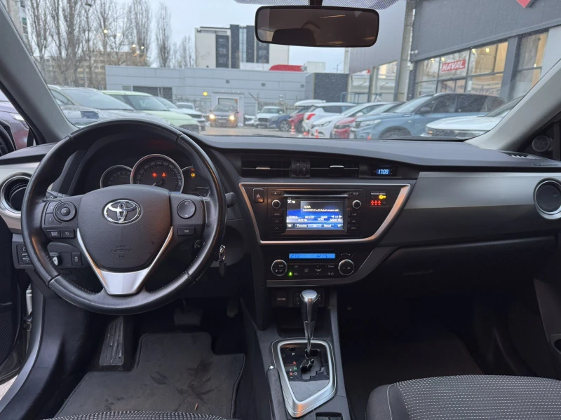 Toyota Auris 1.6 VVTI, снимка 12 - Автомобили и джипове - 48693838