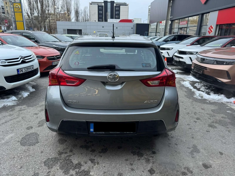 Toyota Auris 1.6 VVTI, снимка 4 - Автомобили и джипове - 48693838