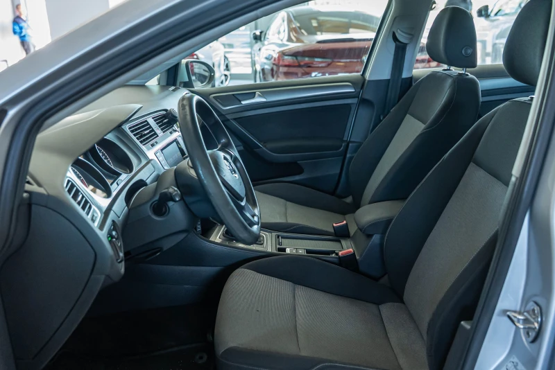 VW Golf 1.6 TDI, снимка 16 - Автомобили и джипове - 51505625