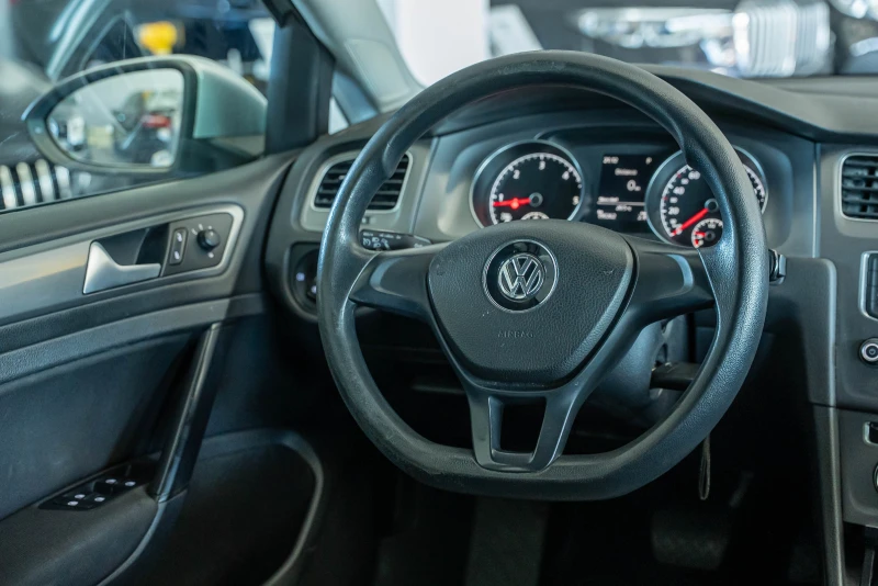 VW Golf 1.6 TDI, снимка 13 - Автомобили и джипове - 51505625