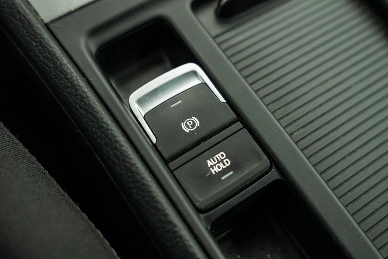 VW Golf 1.6 TDI, снимка 10 - Автомобили и джипове - 51505625