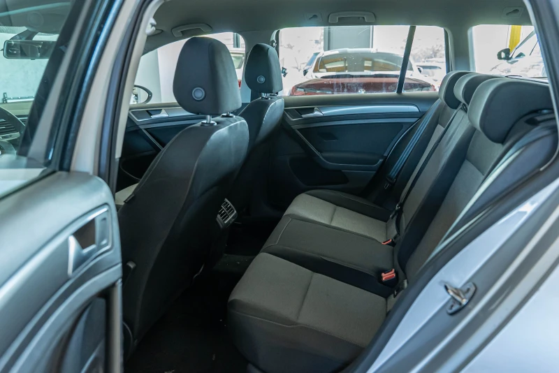 VW Golf 1.6 TDI, снимка 11 - Автомобили и джипове - 51505625