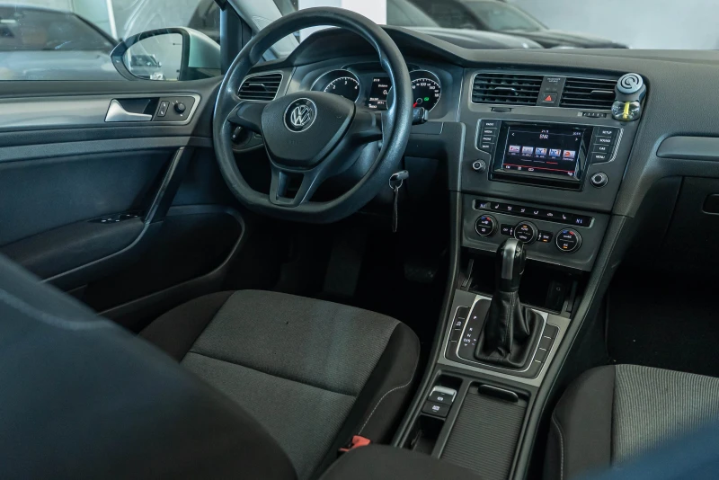 VW Golf 1.6 TDI, снимка 15 - Автомобили и джипове - 51505625