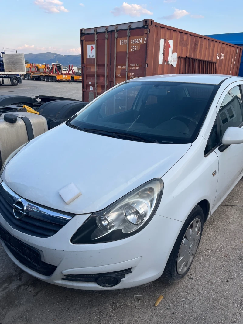 Opel Corsa 1.0i ЦЯЛА ЗДРАВА КОЛА 