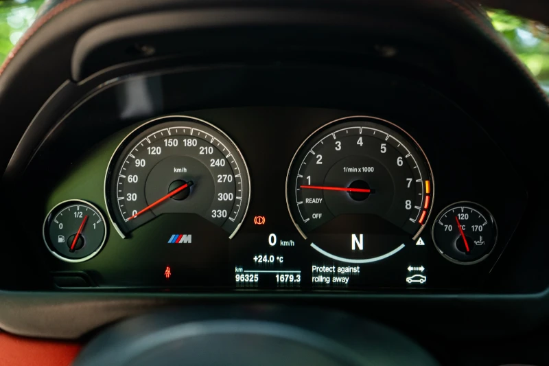 BMW M3 30 JAHRE EDITION , снимка 10 - Автомобили и джипове - 51544189