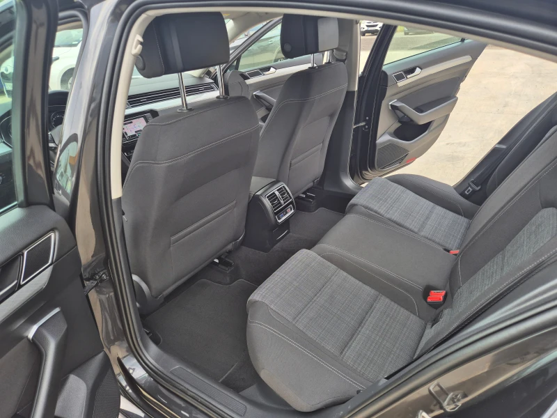 VW Passat НОВ-2.0-А/Т-150кс, снимка 12 - Автомобили и джипове - 52002138