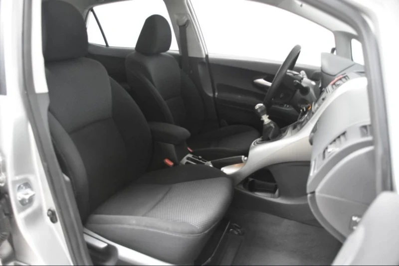 Toyota Auris 2.0D/6 СКОРОСТИ/КЛИМАТРОНИК/BLUETOOTH, снимка 8 - Автомобили и джипове - 52859426