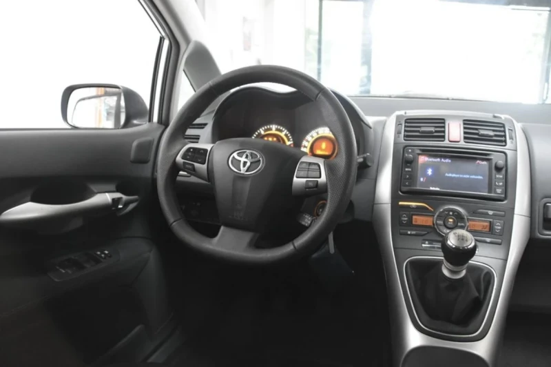 Toyota Auris 2.0D/6 СКОРОСТИ/КЛИМАТРОНИК/BLUETOOTH, снимка 11 - Автомобили и джипове - 52859426