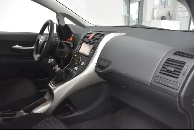Toyota Auris 2.0D/6 СКОРОСТИ/КЛИМАТРОНИК/BLUETOOTH, снимка 9 - Автомобили и джипове - 52859426