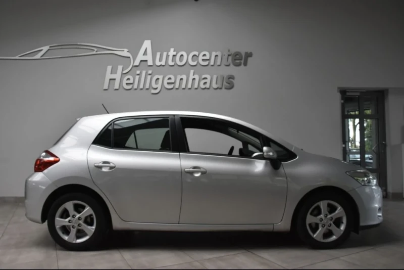 Toyota Auris 2.0D/6 СКОРОСТИ/КЛИМАТРОНИК/BLUETOOTH