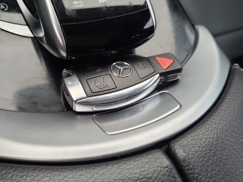 Mercedes-Benz C 300 * CARFAX * БЕЗ ПЪРВОНАЧАЛНА ВНОСКА, снимка 8 - Автомобили и джипове - 53157699