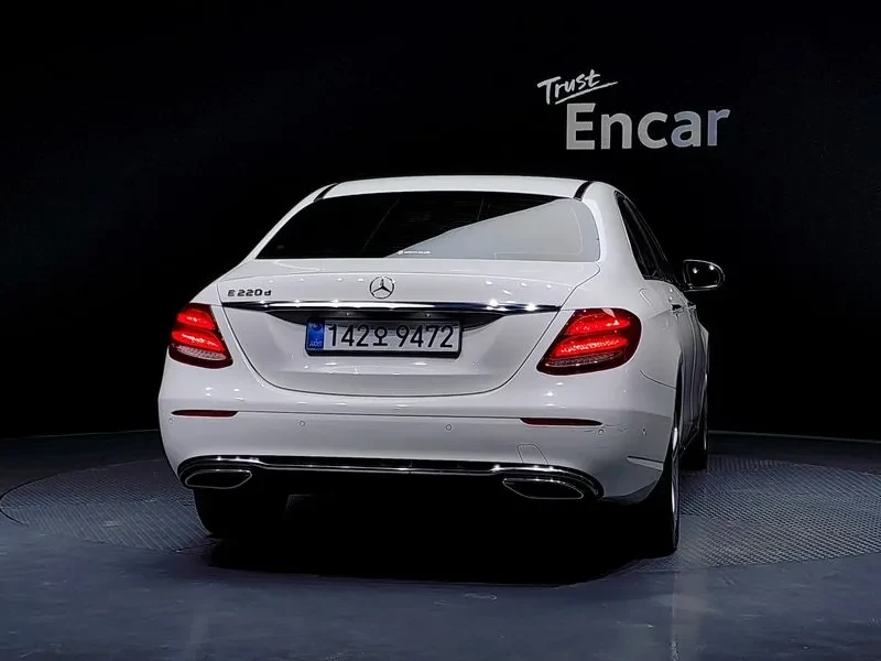 Mercedes-Benz E 220 Avantgarde - изображение 4