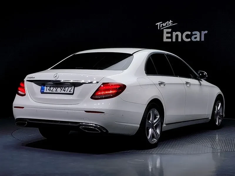 Mercedes-Benz E 220 Avantgarde - изображение 2