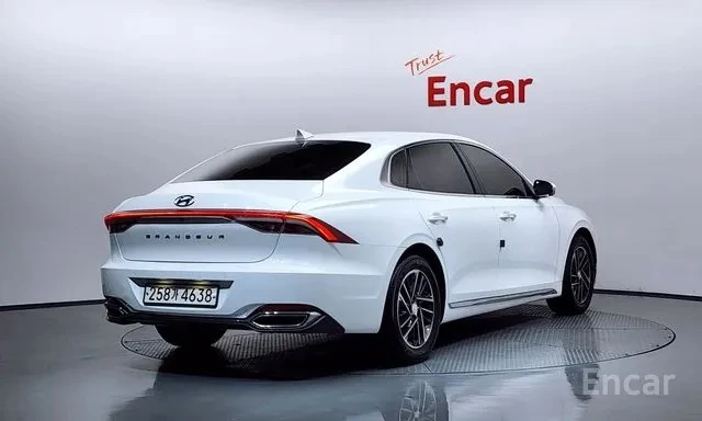 Hyundai Grandeur Кожен Салон | Навигация | Камера | Подгрев Седалки, снимка 2 - Автомобили и джипове - 54811836