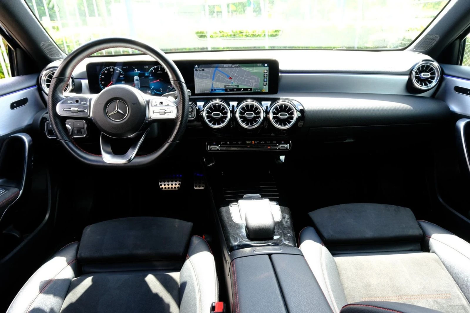 Mercedes-Benz A 180 AMG/136HP/NAVI/LED/CAM/211E - изображение 8