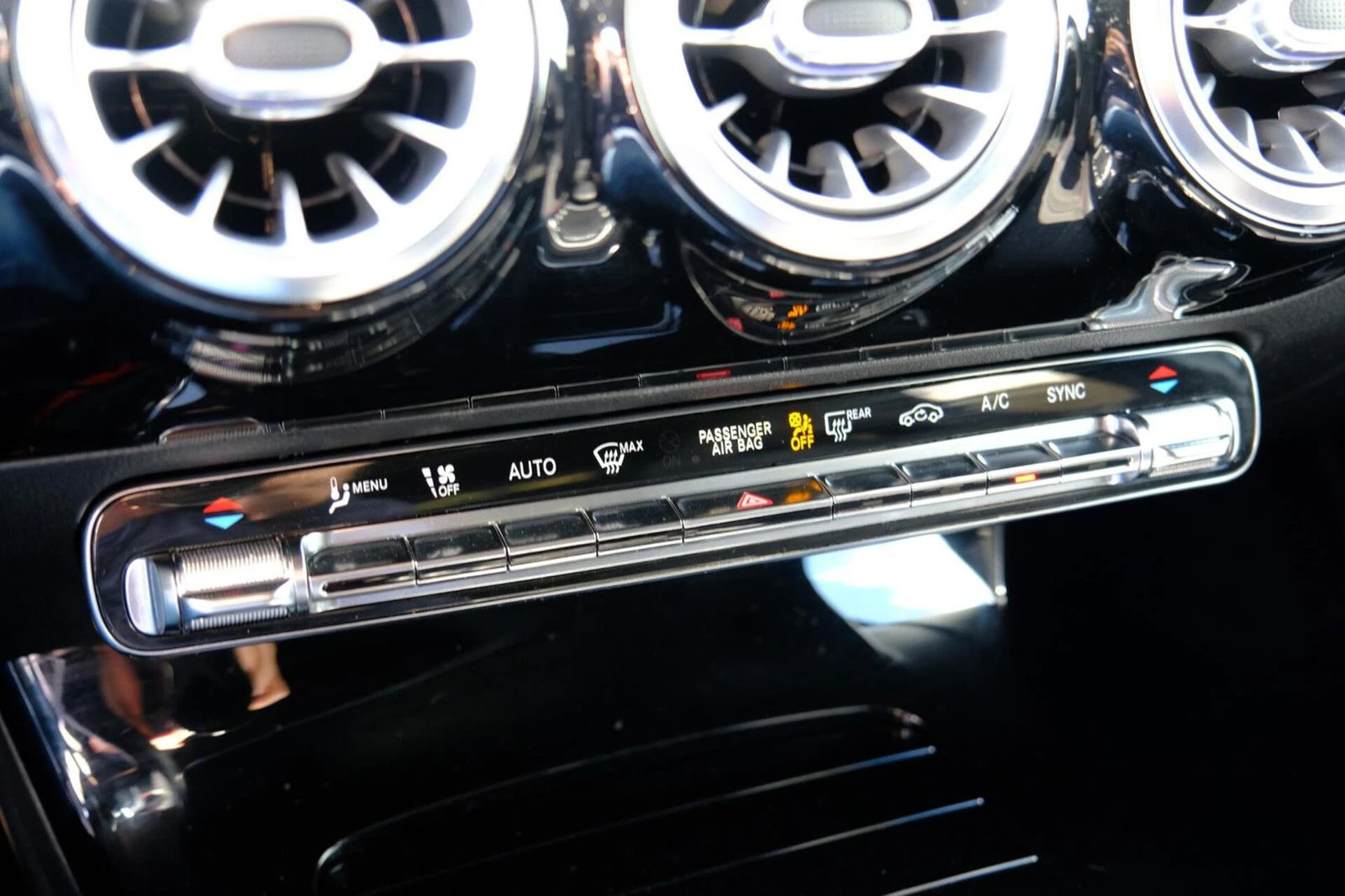 Mercedes-Benz A 180 AMG/136HP/NAVI/LED/CAM/211E - изображение 10
