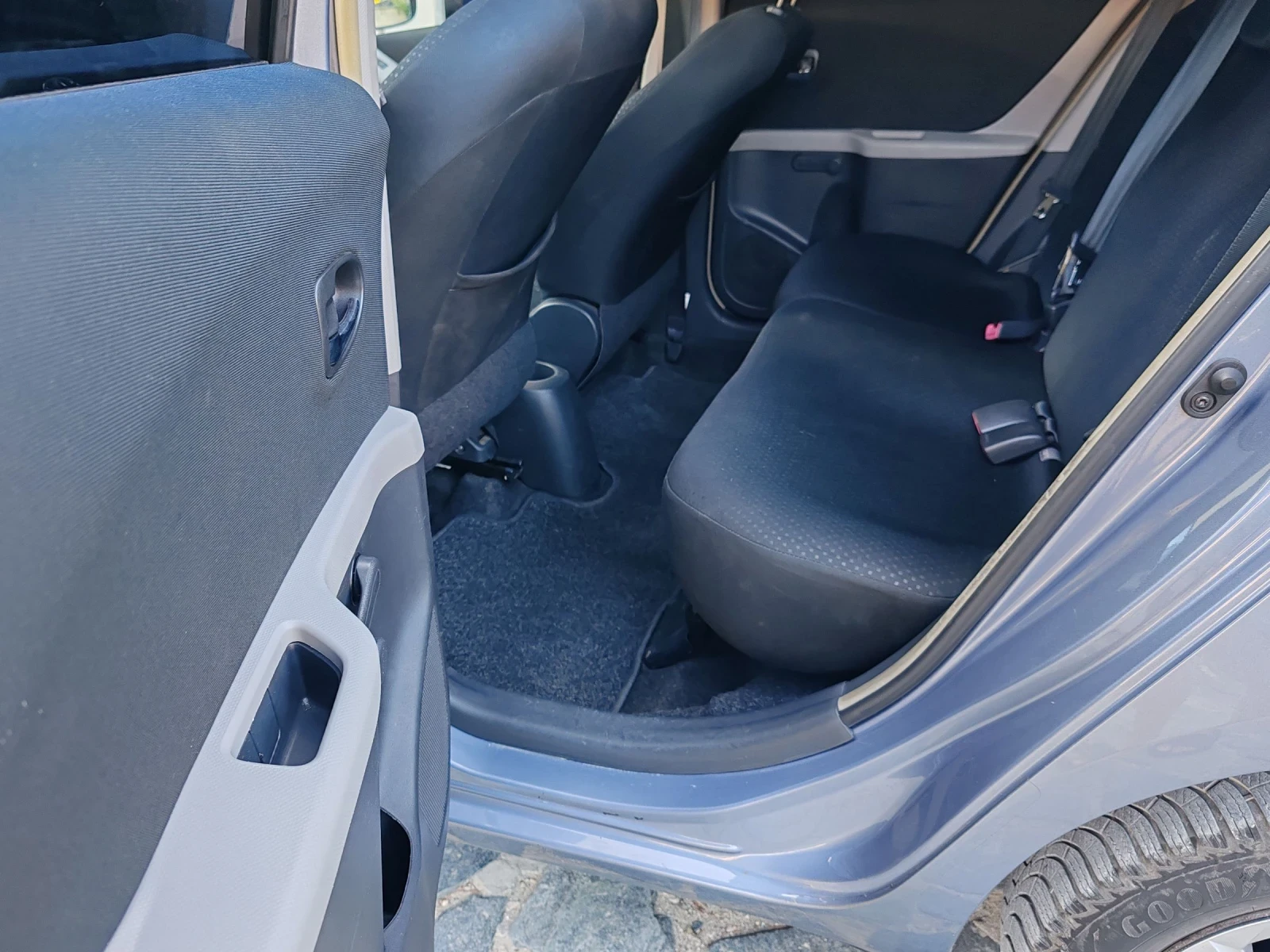 Toyota Yaris 1.3 6 Скорости  - изображение 10