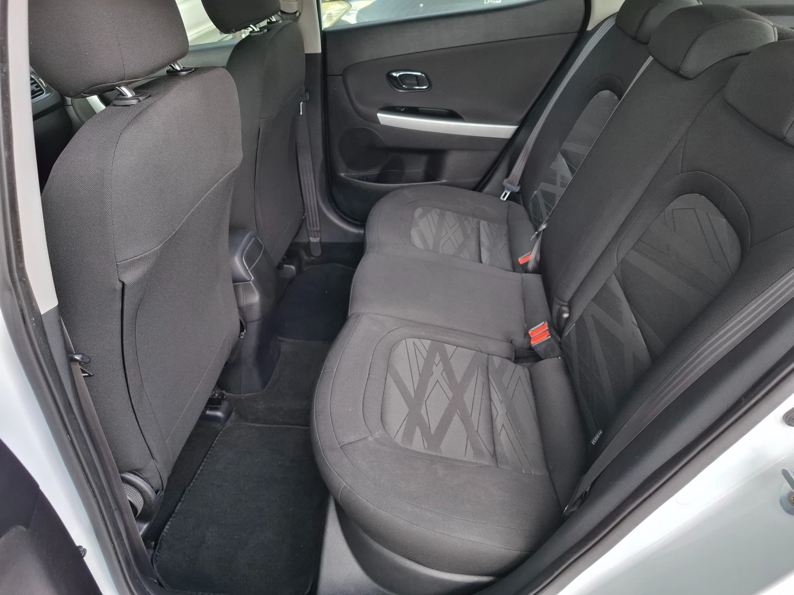 Kia Ceed 1.4 CRDi LED EURO6 NAVI  - изображение 8