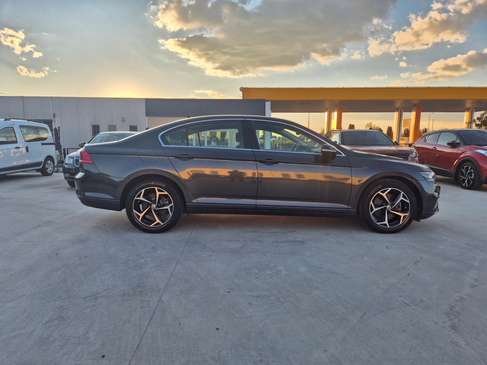 VW Passat НОВ-2.0-А/Т-150кс - изображение 6