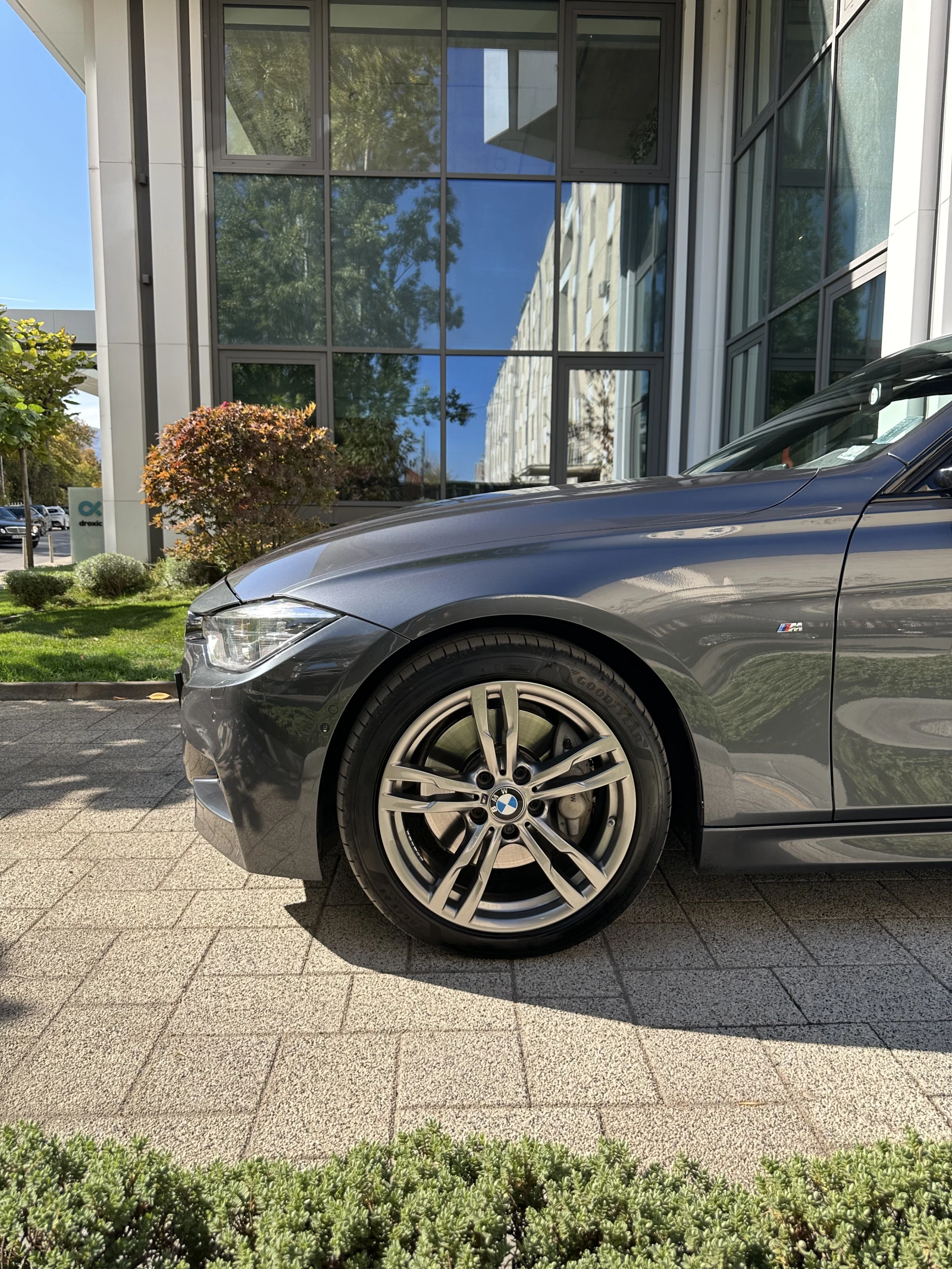 BMW 335 LCI, M пакет, xdrive, снимка 3 - Автомобили и джипове - 55106196