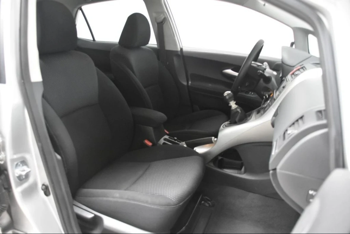 Toyota Auris 2.0D/6 СКОРОСТИ/КЛИМАТРОНИК/BLUETOOTH - изображение 8