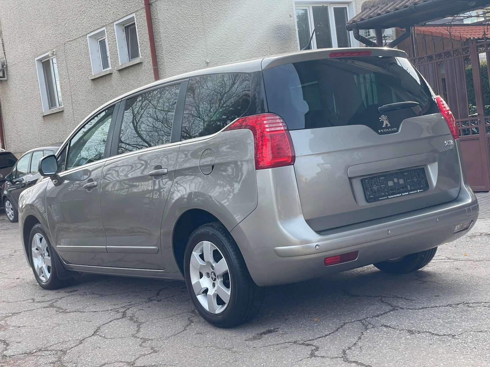 Peugeot 5008 1.6HDI* full, снимка 8 - Автомобили и джипове - 53706682