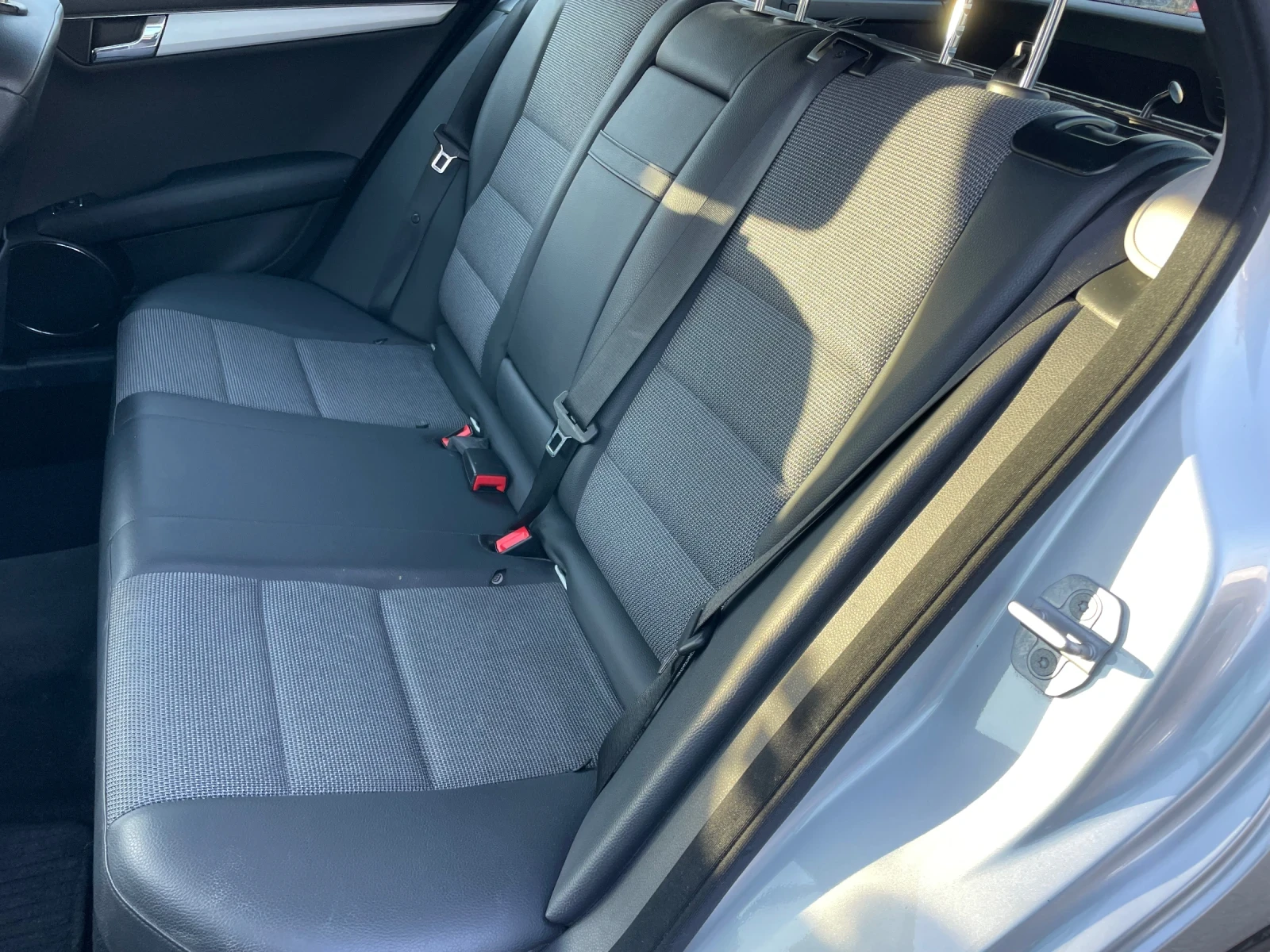 Mercedes-Benz C 220 646/HARMANN KARDON/АВАНГАРД/КОЖА/НАВИ/АВТОМАТ, снимка 8 - Автомобили и джипове - 53770621