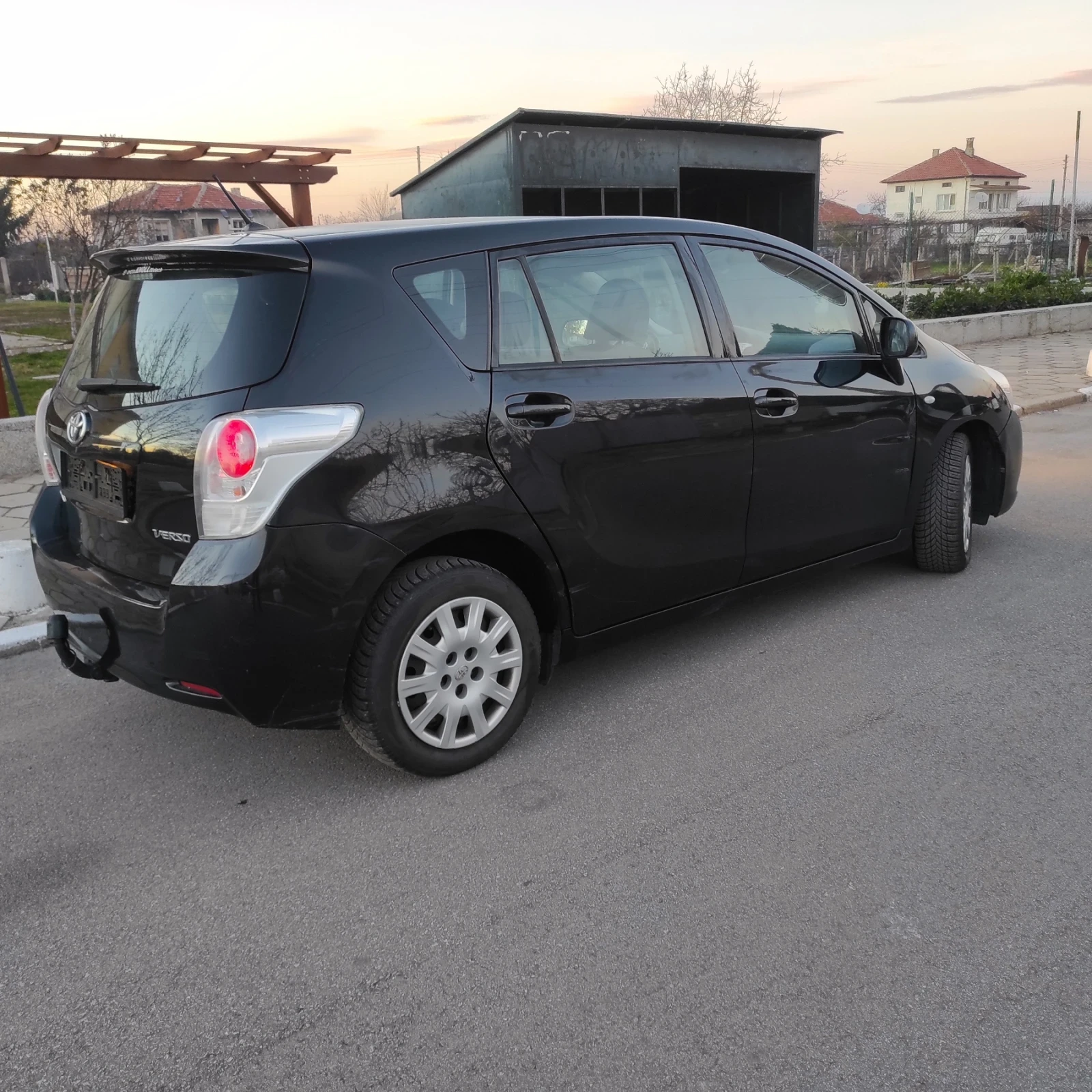 Toyota Verso, снимка 3 - Автомобили и джипове - 54402878