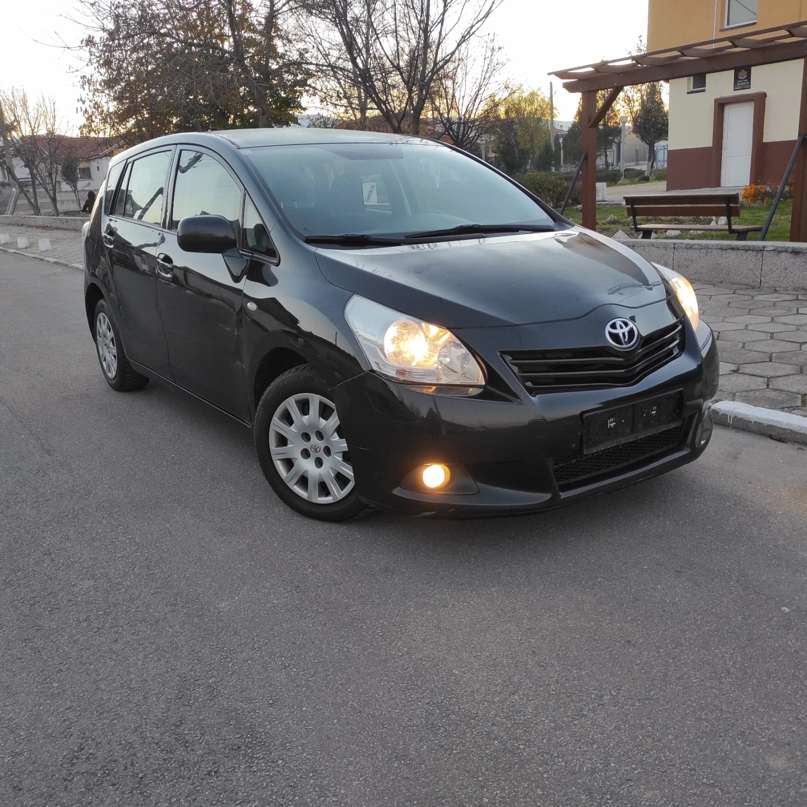 Toyota Verso, снимка 4 - Автомобили и джипове - 54402878