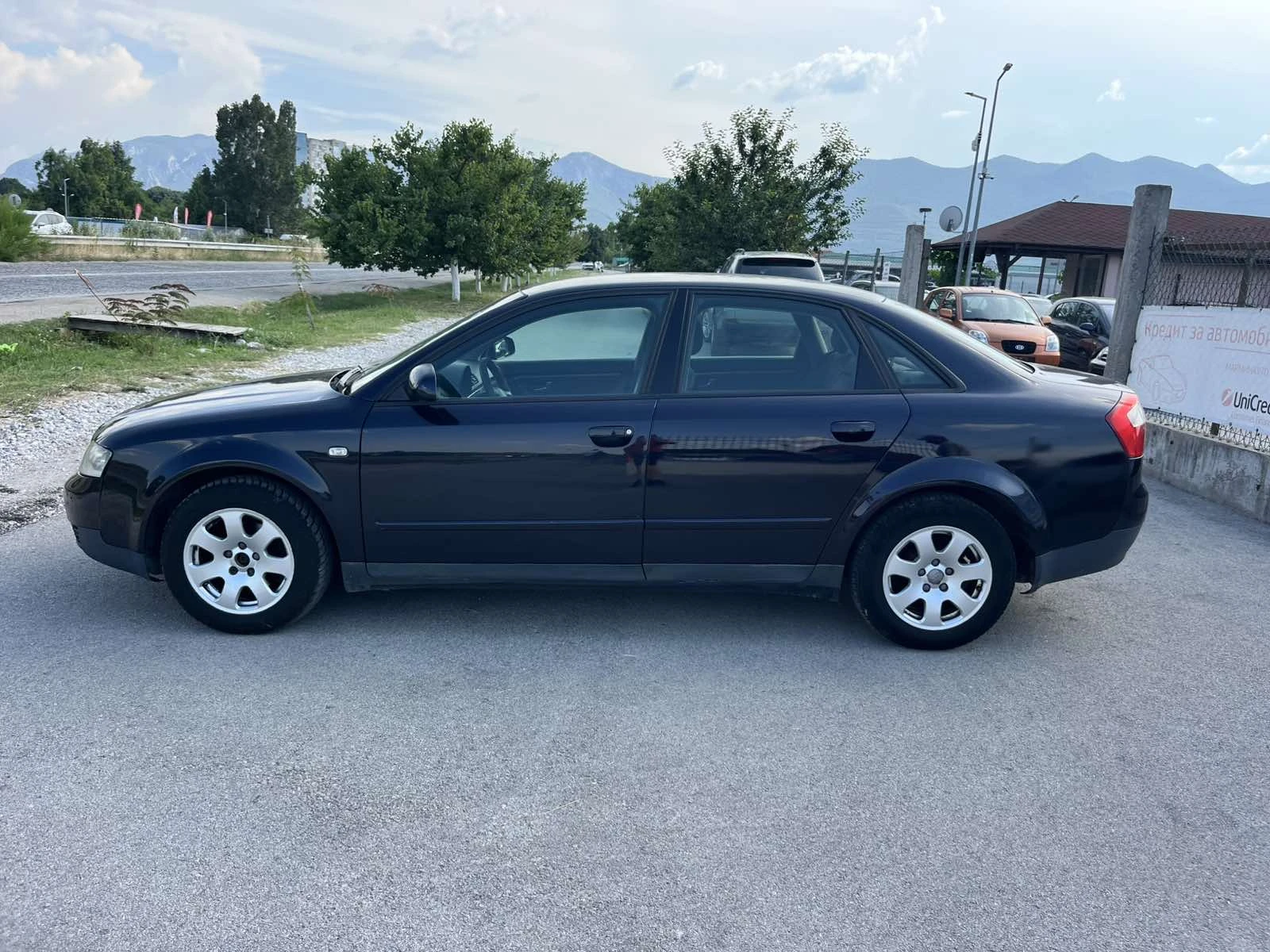 Audi A4 1.9TDI 101кс КЛИМАТРОНИК РЕГИСТРИРАНО ОБСЛУЖЕНО, снимка 6 - Автомобили и джипове - 55109479